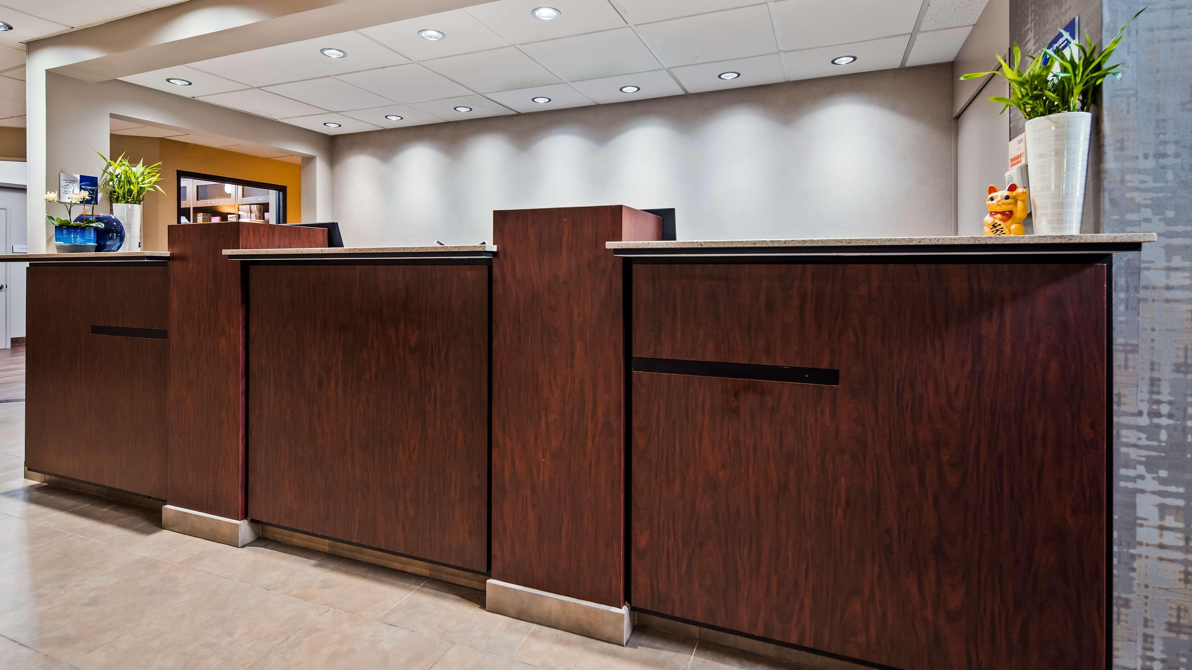 Best Western Plus Executive Hotel & Suites Sulphur Exterior foto
